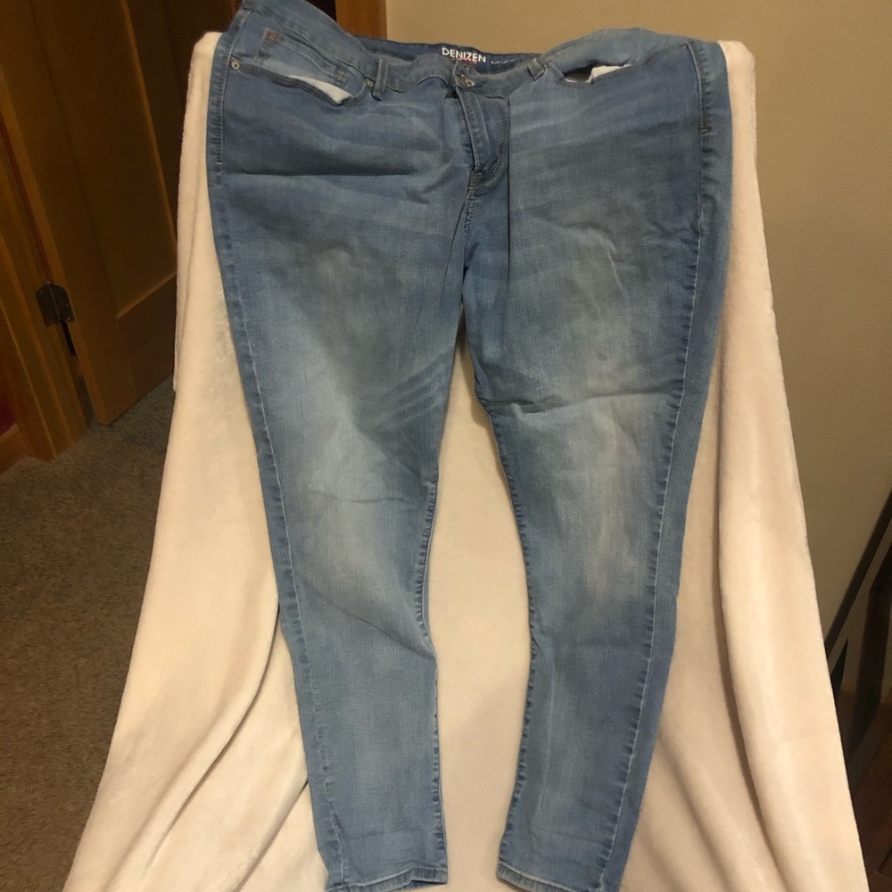Denizen from Levi’s Modern Skinny light wash jeans